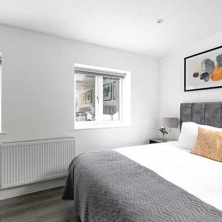 Cozy Apartments With King Size Beds Near Enfield Town & Chase Farm Train Stations With Wifi And Parking Zewnętrze zdjęcie
