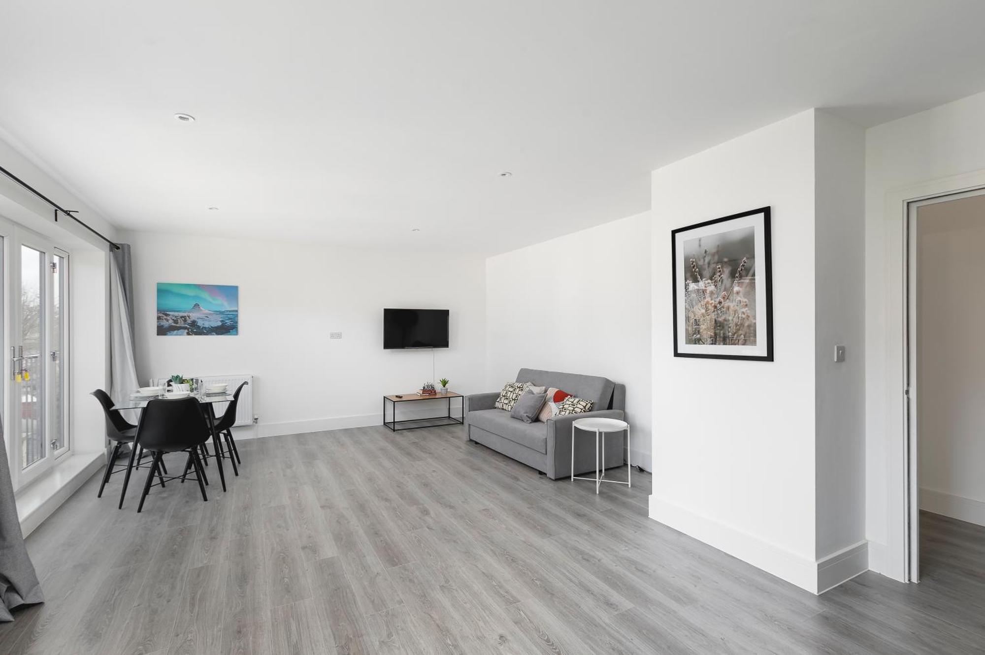 Cozy Apartments With King Size Beds Near Enfield Town & Chase Farm Train Stations With Wifi And Parking Zewnętrze zdjęcie