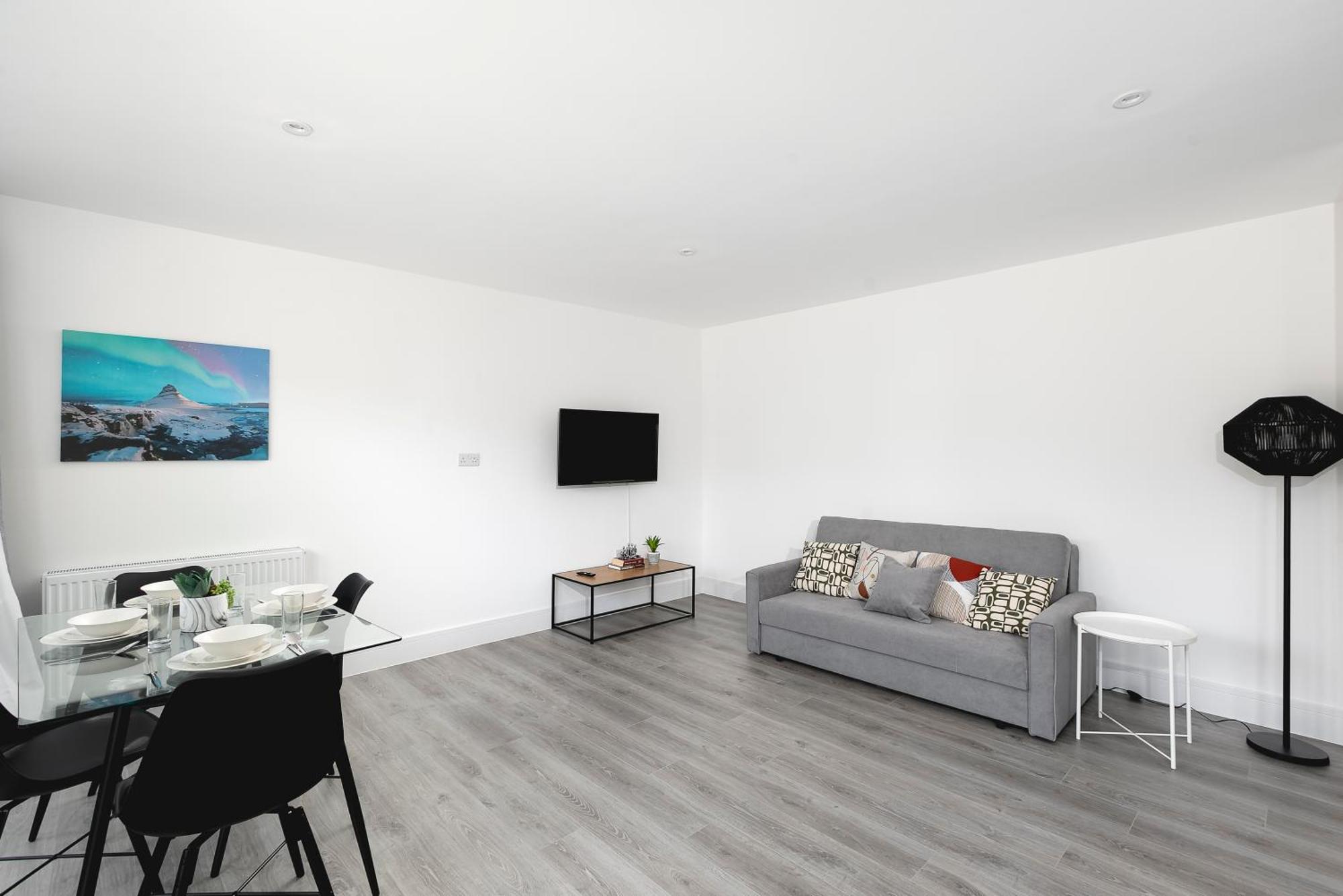 Cozy Apartments With King Size Beds Near Enfield Town & Chase Farm Train Stations With Wifi And Parking Zewnętrze zdjęcie