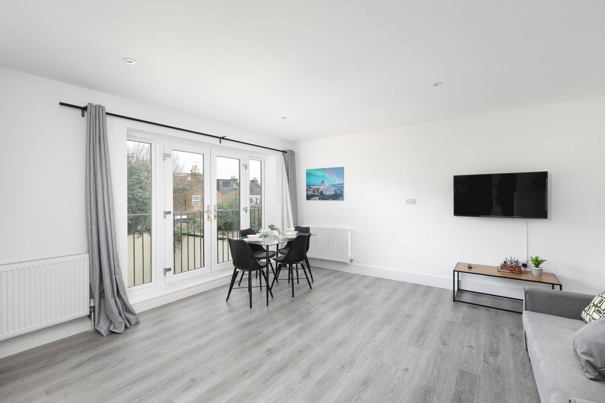 Cozy Apartments With King Size Beds Near Enfield Town & Chase Farm Train Stations With Wifi And Parking Zewnętrze zdjęcie