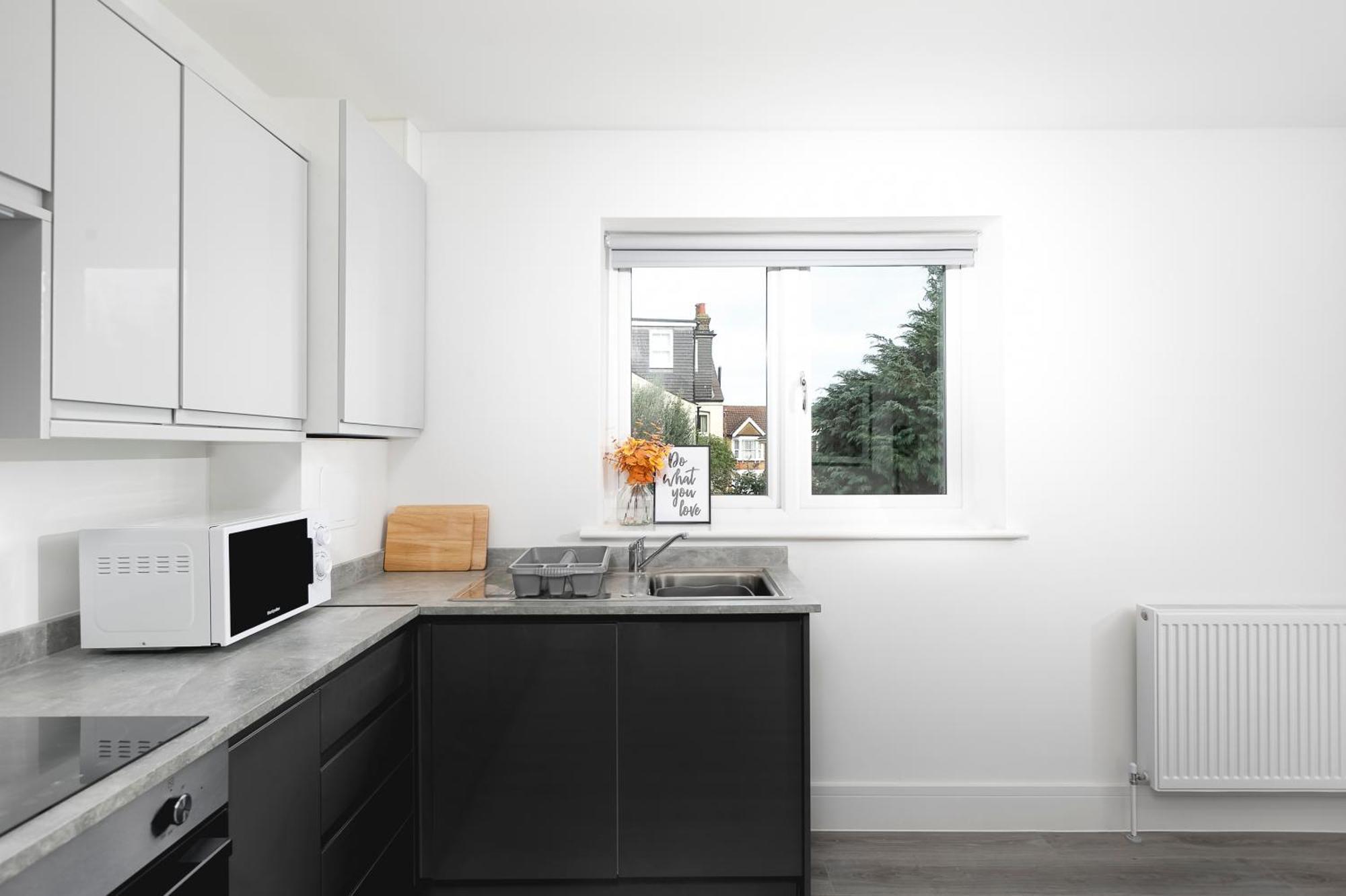 Cozy Apartments With King Size Beds Near Enfield Town & Chase Farm Train Stations With Wifi And Parking Zewnętrze zdjęcie