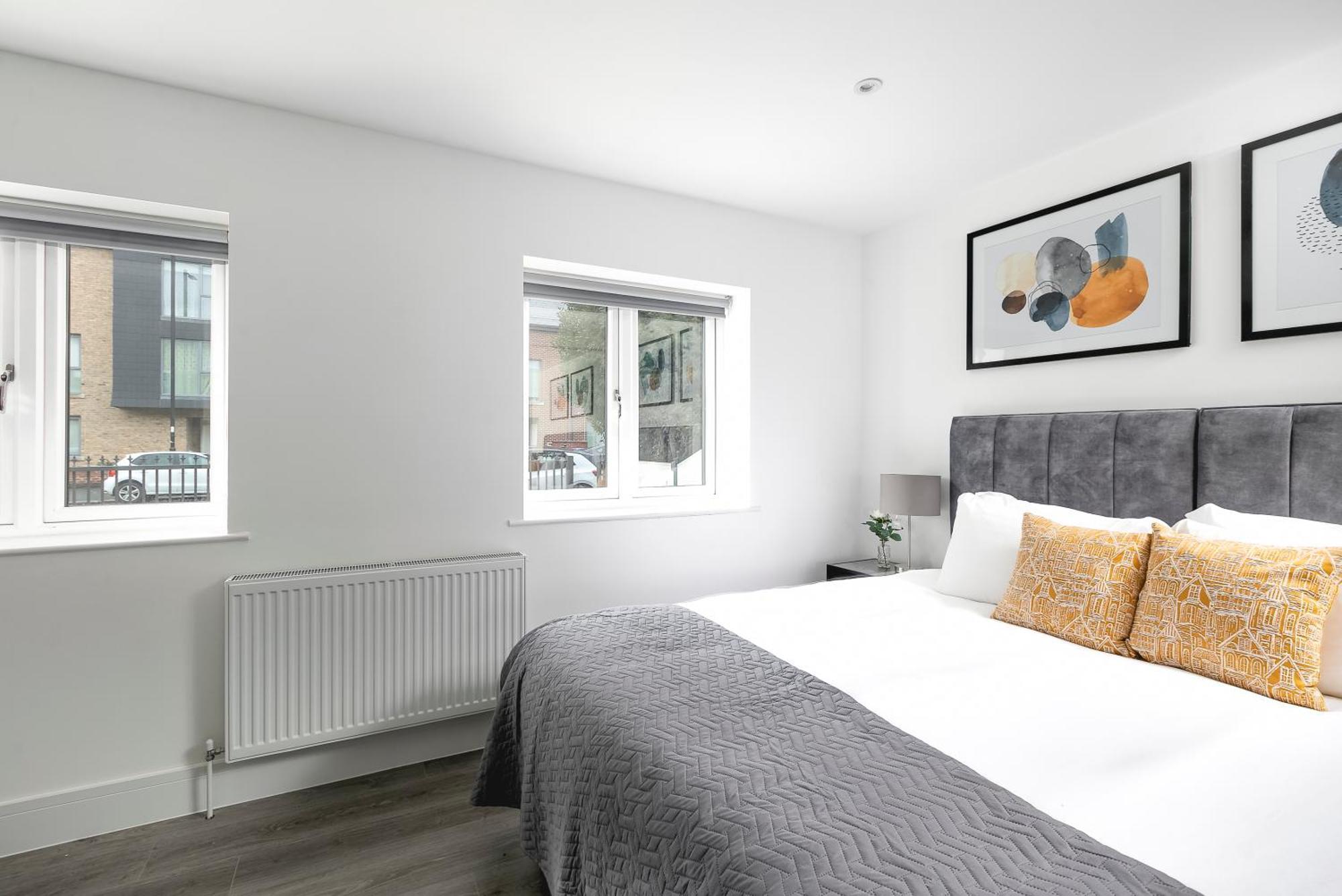 Cozy Apartments With King Size Beds Near Enfield Town & Chase Farm Train Stations With Wifi And Parking Zewnętrze zdjęcie
