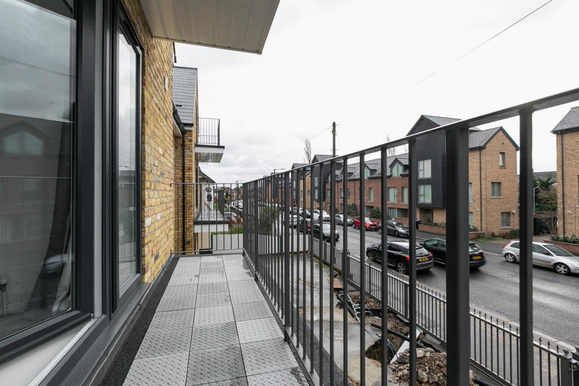 Cozy Apartments With King Size Beds Near Enfield Town & Chase Farm Train Stations With Wifi And Parking Zewnętrze zdjęcie