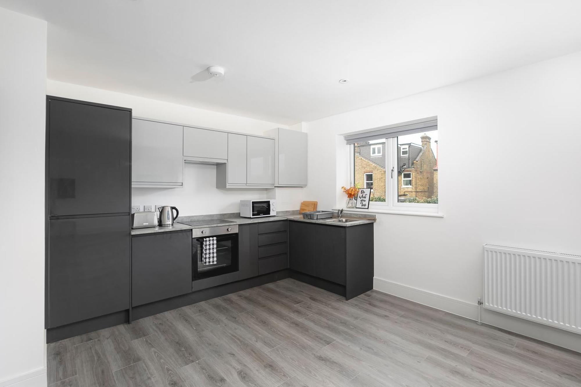 Cozy Apartments With King Size Beds Near Enfield Town & Chase Farm Train Stations With Wifi And Parking Zewnętrze zdjęcie